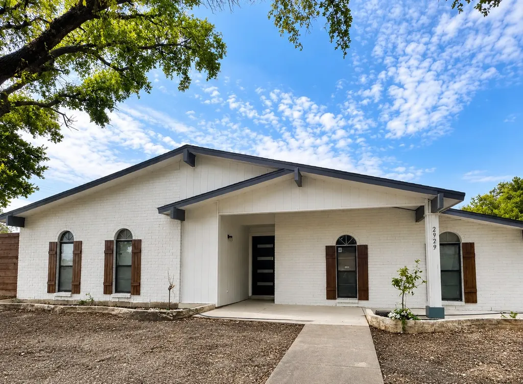 2929 Pinewood Drive Garland TX 75044