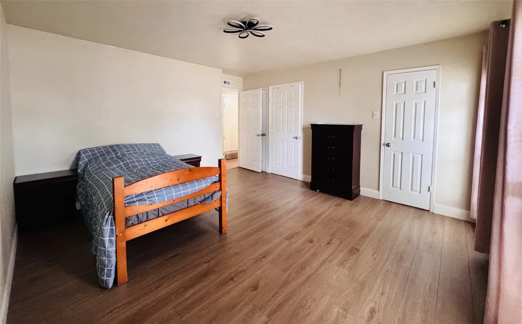 2929 Pinewood Drive Garland TX 75044
