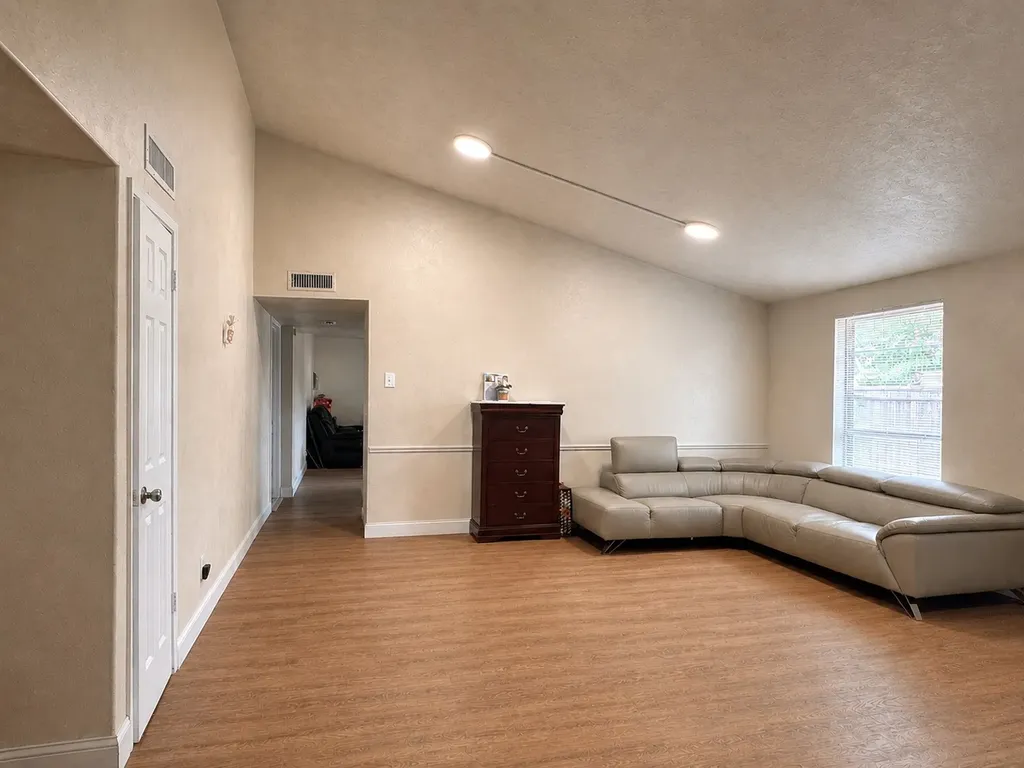 2929 Pinewood Drive Garland TX 75044