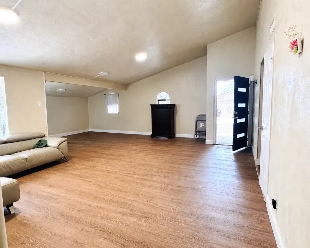 2929 Pinewood Drive Garland TX 75044
