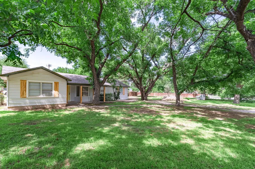 102 S 2nd Street Clyde TX 79510