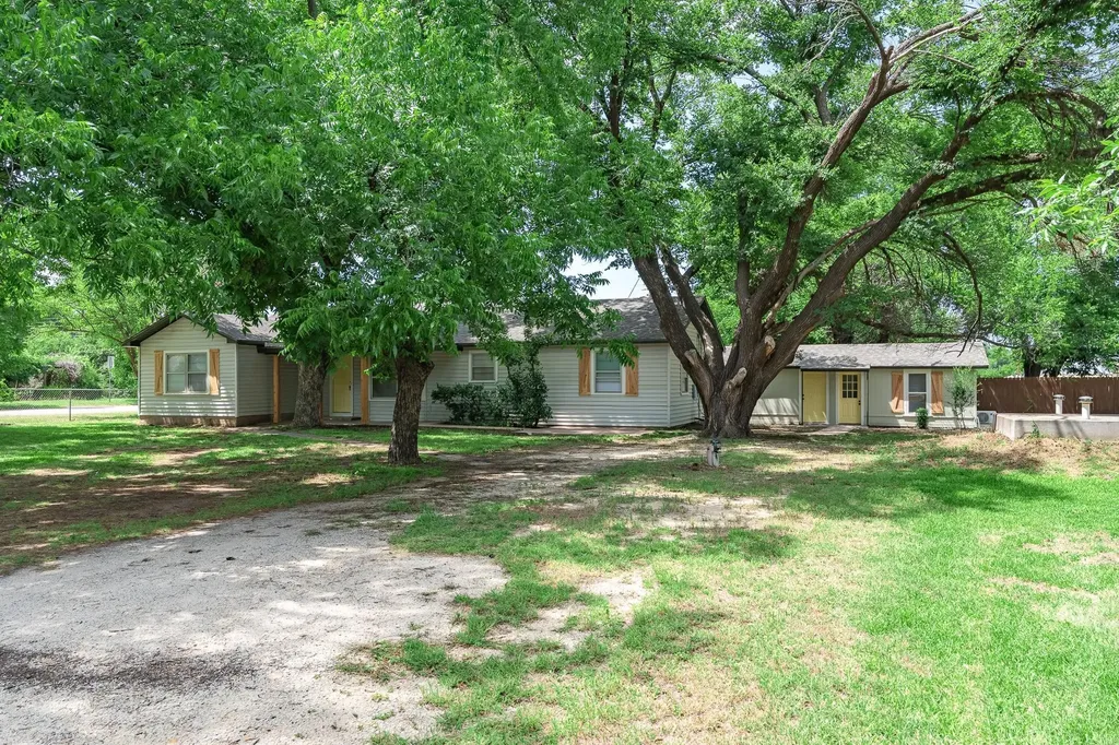 102 S 2nd Street Clyde TX 79510