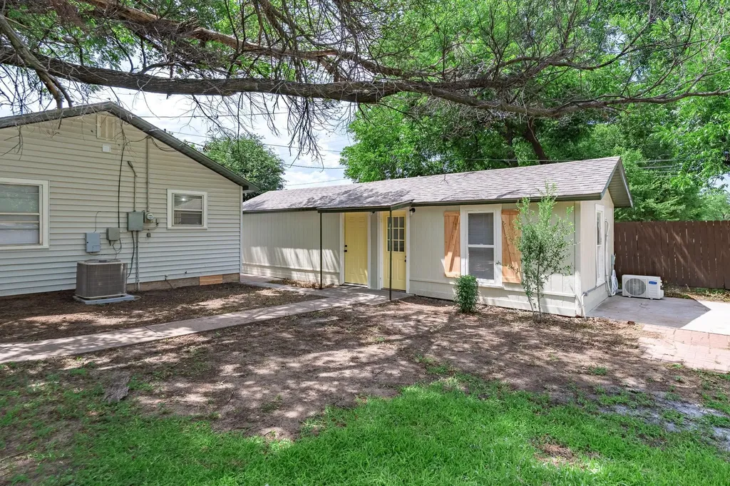 102 S 2nd Street Clyde TX 79510