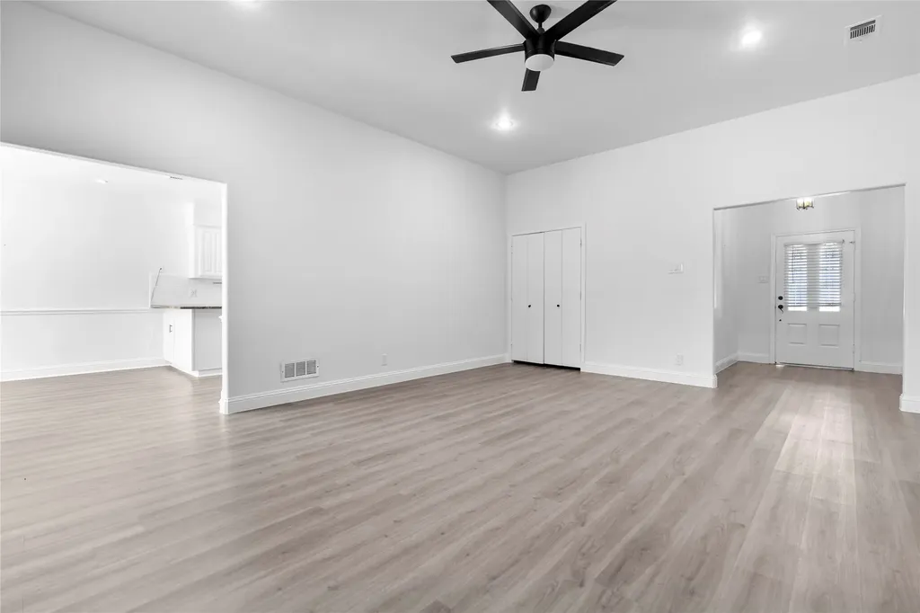 4128 Woodenrail Lane Irving TX 75061