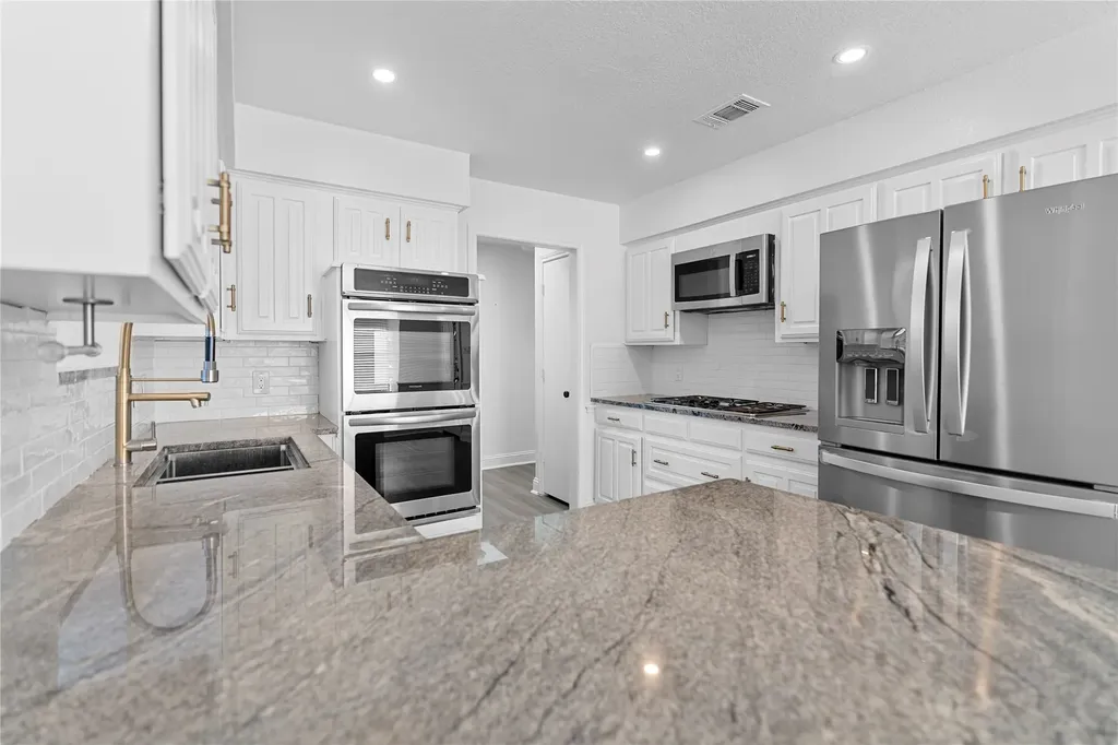 4128 Woodenrail Lane Irving TX 75061