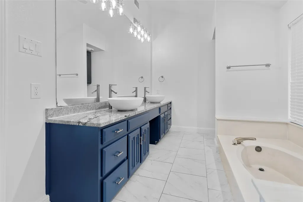 4128 Woodenrail Lane Irving TX 75061