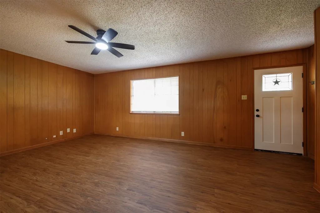820 N Avenue A Springtown TX 76082
