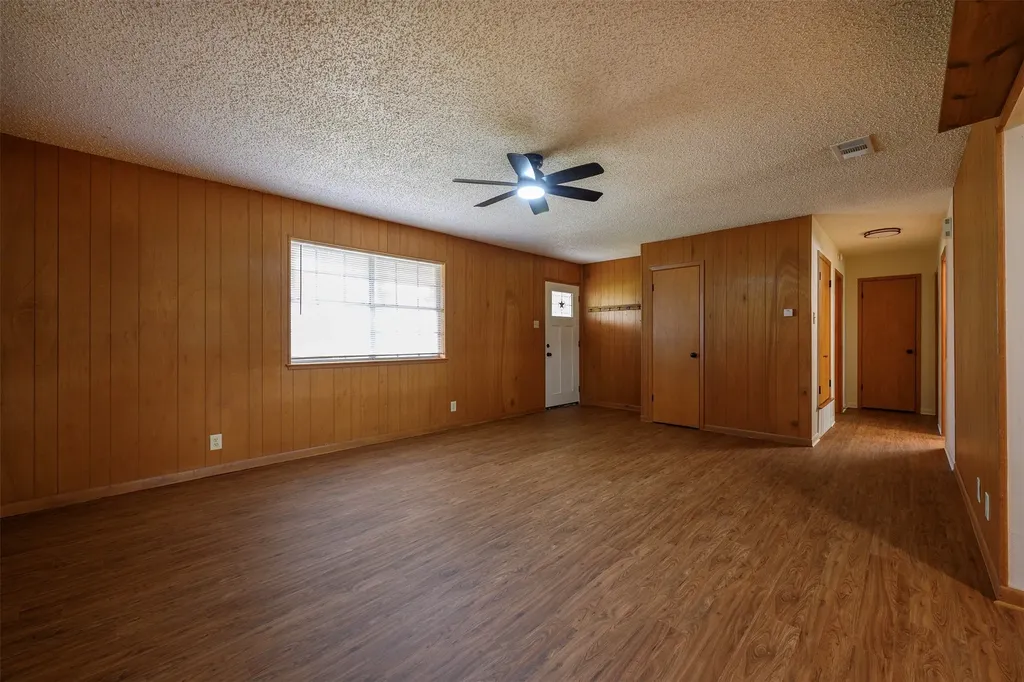 820 N Avenue A Springtown TX 76082