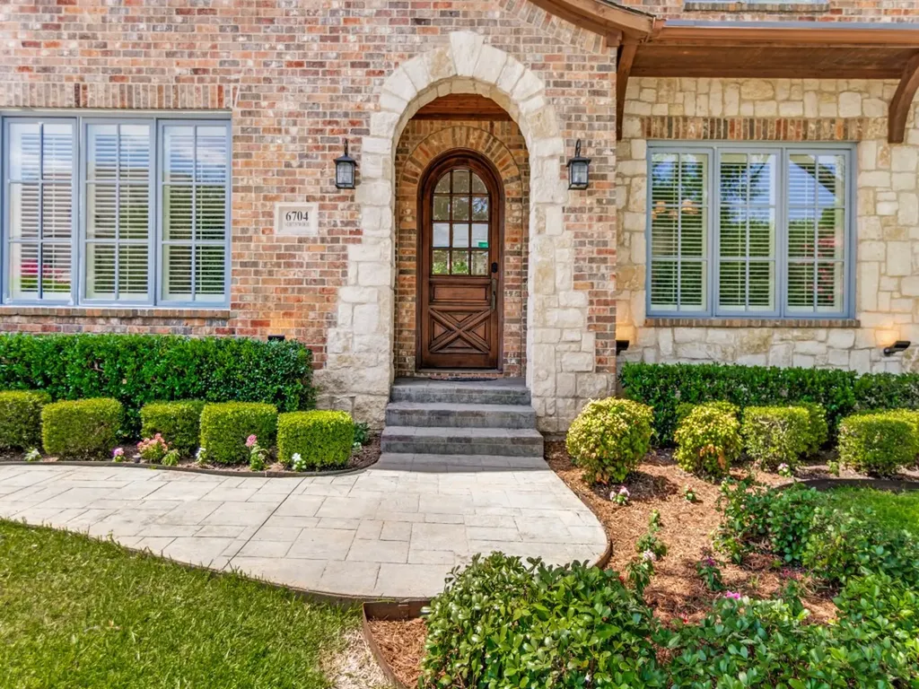 6704 Northwood Road Dallas TX 75225
