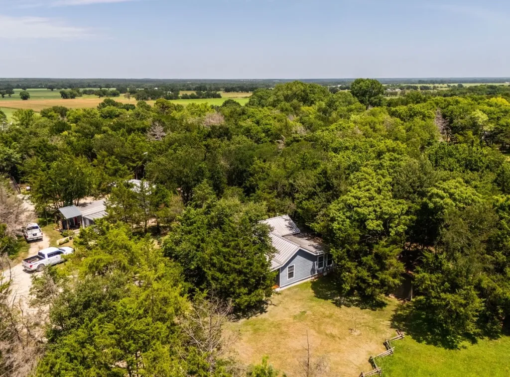 14275 Gholson Road Gholson TX 76705