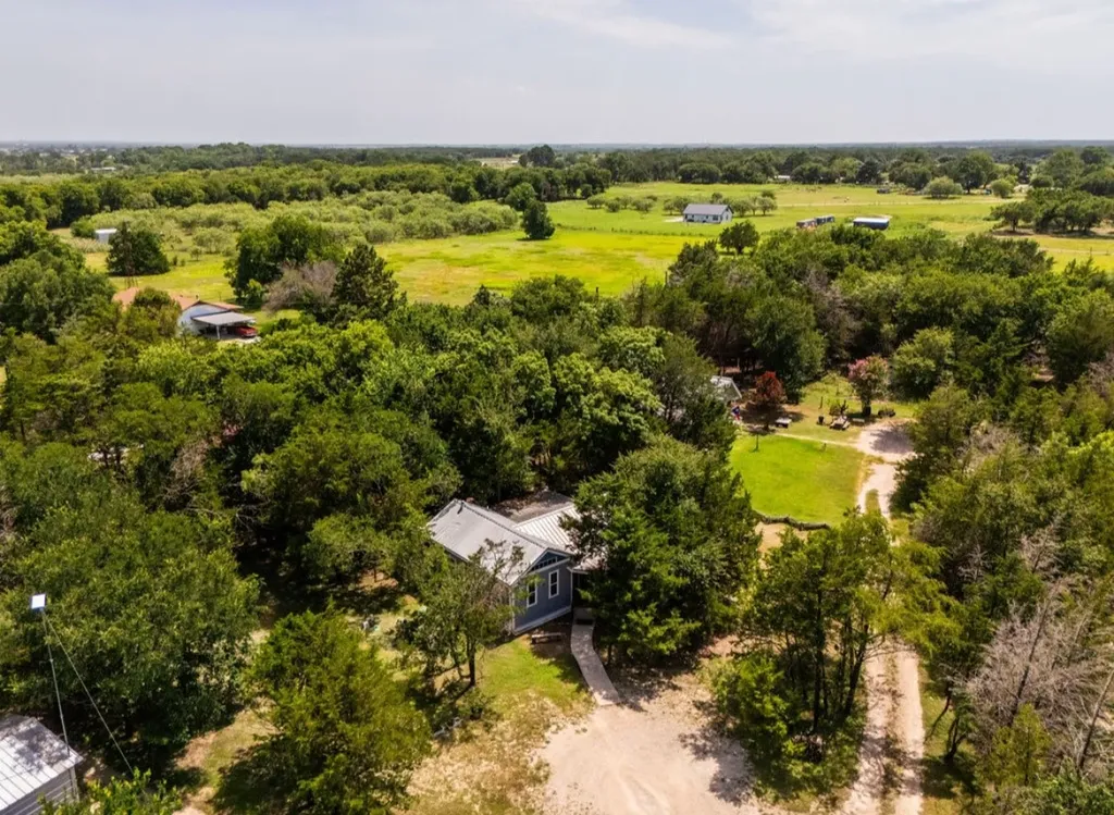 14275 Gholson Road Gholson TX 76705