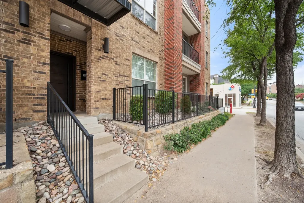 950 Henderson Street Fort Worth TX 76102