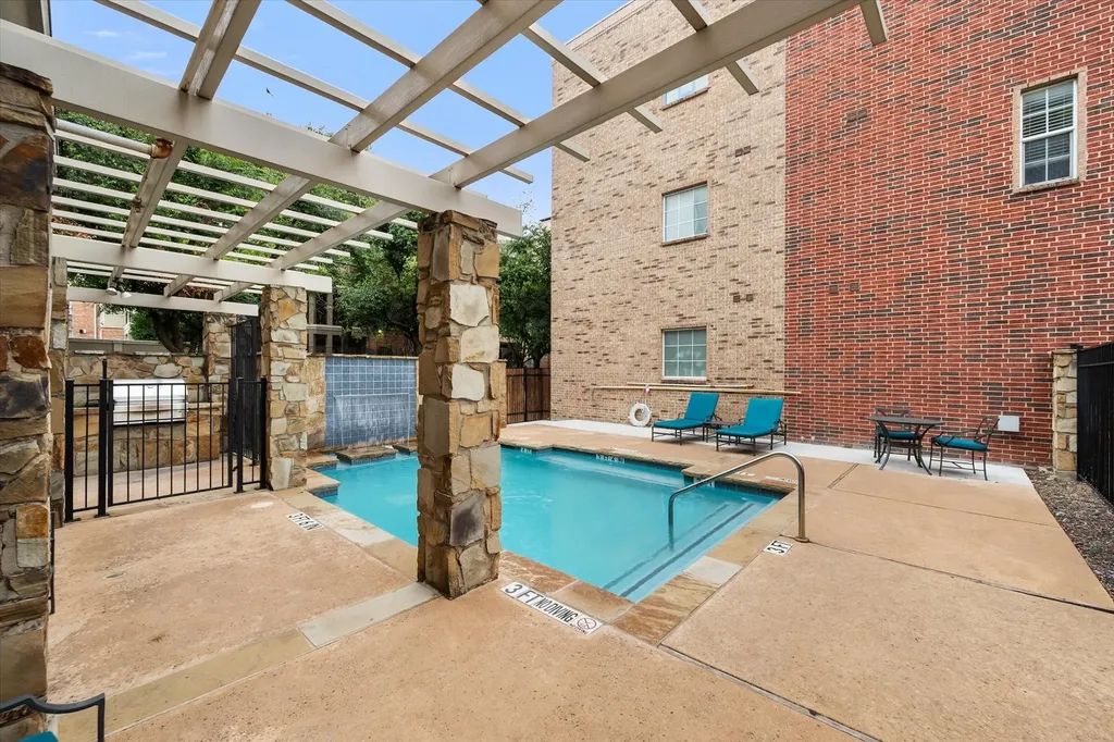 950 Henderson Street Fort Worth TX 76102