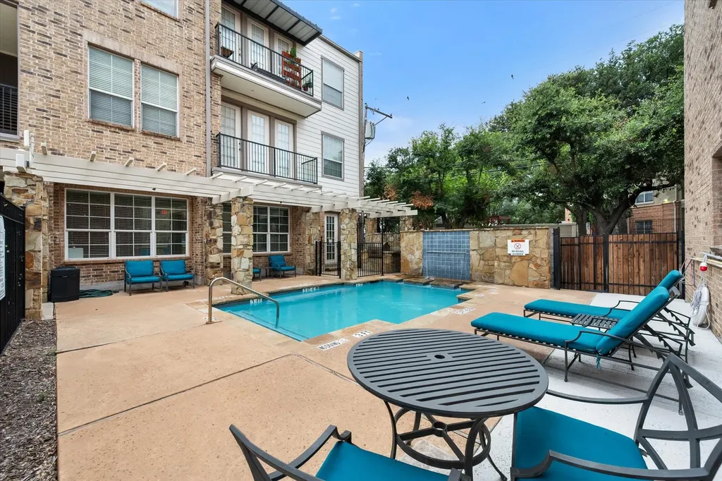 950 Henderson Street Fort Worth TX 76102