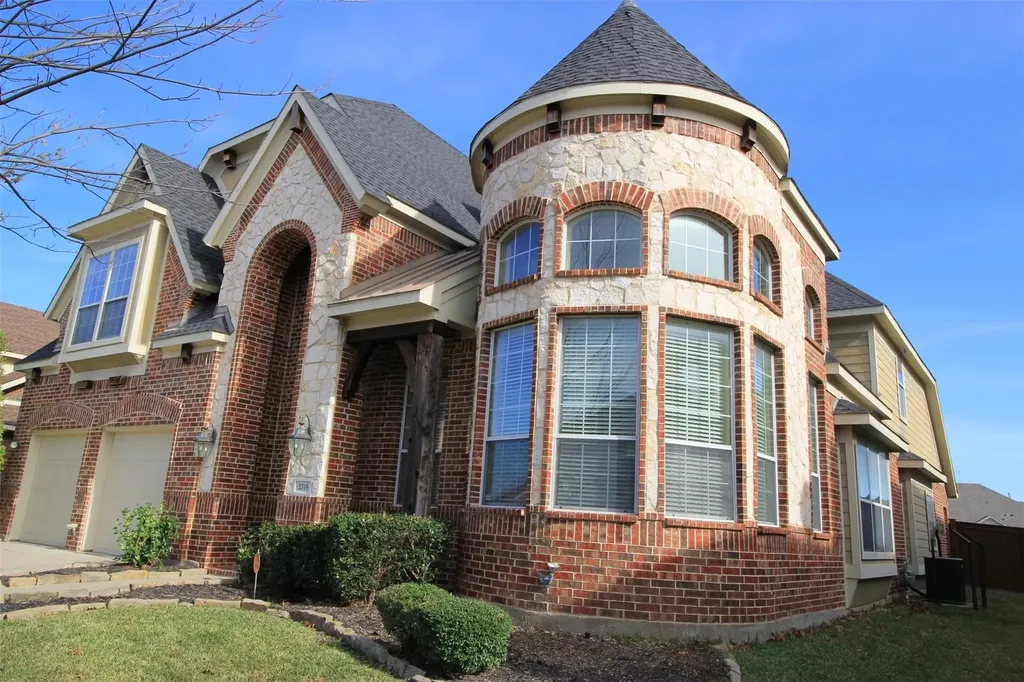 2719 Explorador Grand Prairie TX 75054