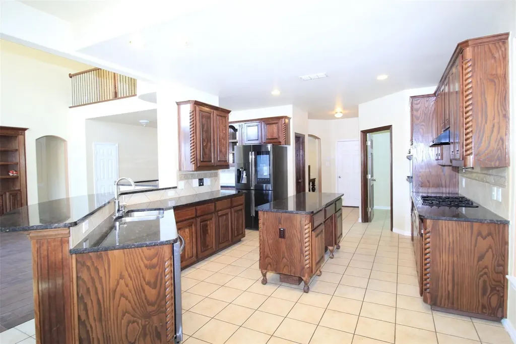 2719 Explorador Grand Prairie TX 75054