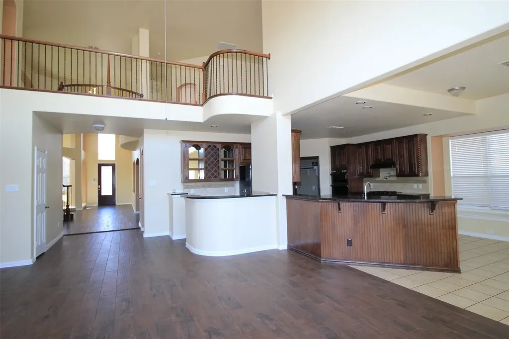 2719 Explorador Grand Prairie TX 75054