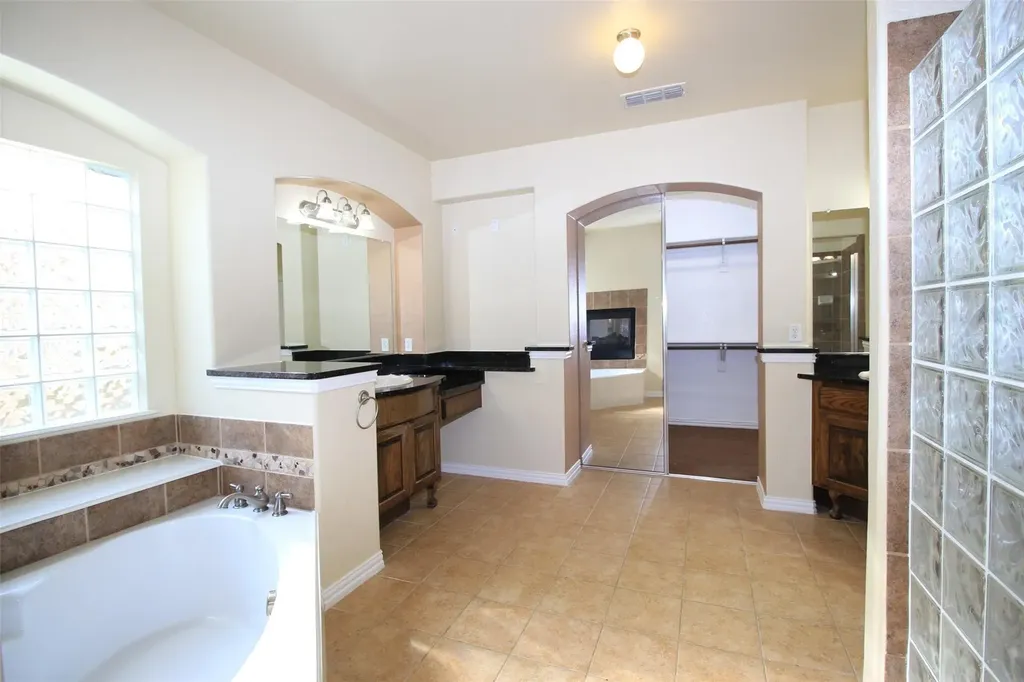 2719 Explorador Grand Prairie TX 75054