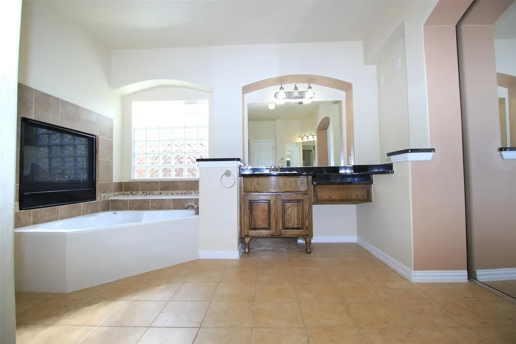 2719 Explorador Grand Prairie TX 75054