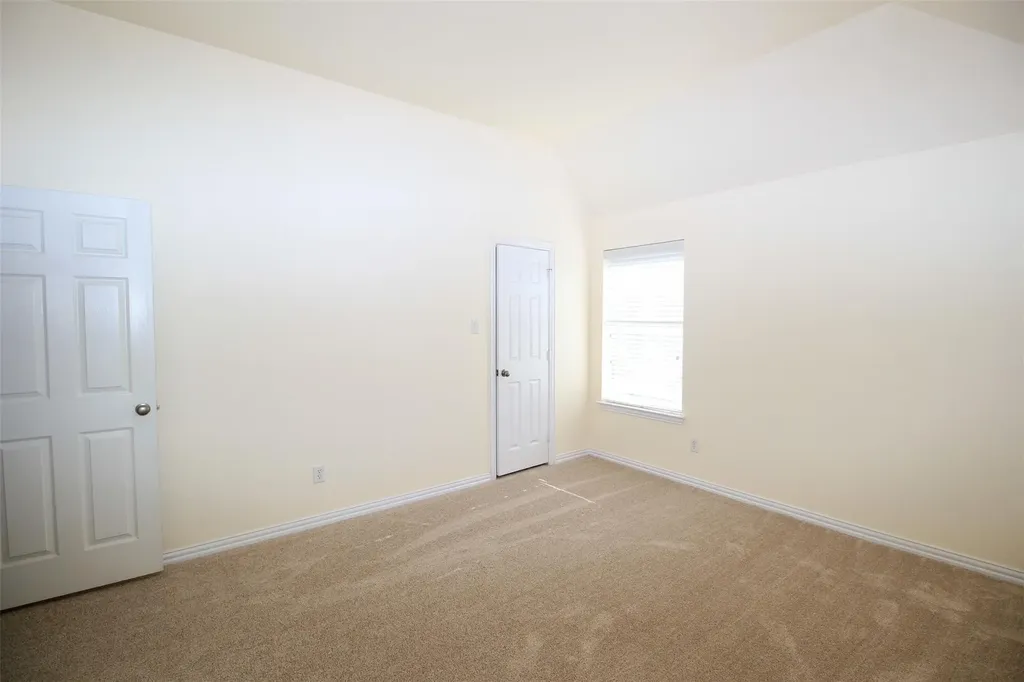 2719 Explorador Grand Prairie TX 75054