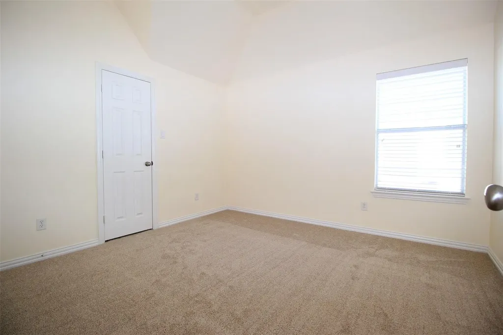 2719 Explorador Grand Prairie TX 75054