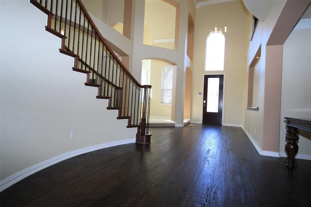 2719 Explorador Grand Prairie TX 75054