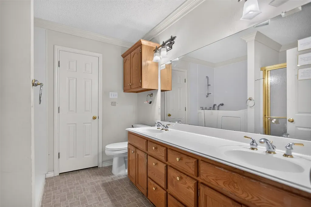 10520 Woodland Drive Greenville TX 75402