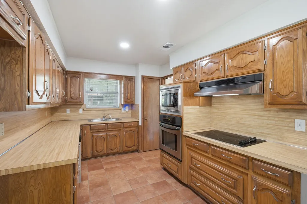 1920 Westminster Drive Carrollton TX 75007