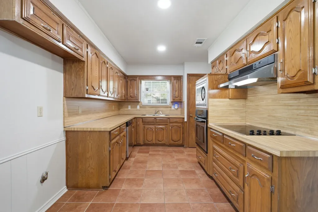 1920 Westminster Drive Carrollton TX 75007