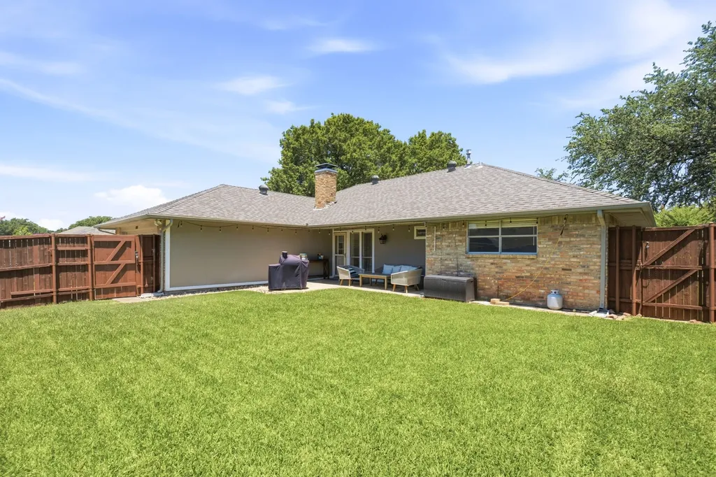 1920 Westminster Drive Carrollton TX 75007