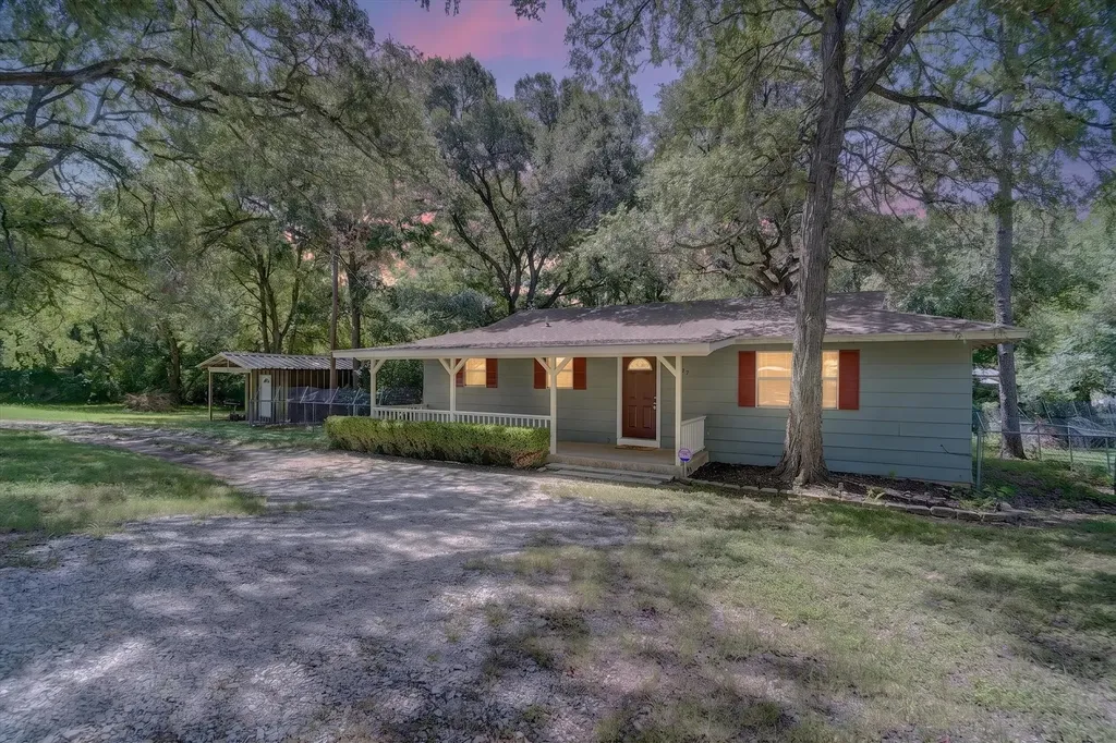 427 Whippoorwill Drive Granbury TX 76049
