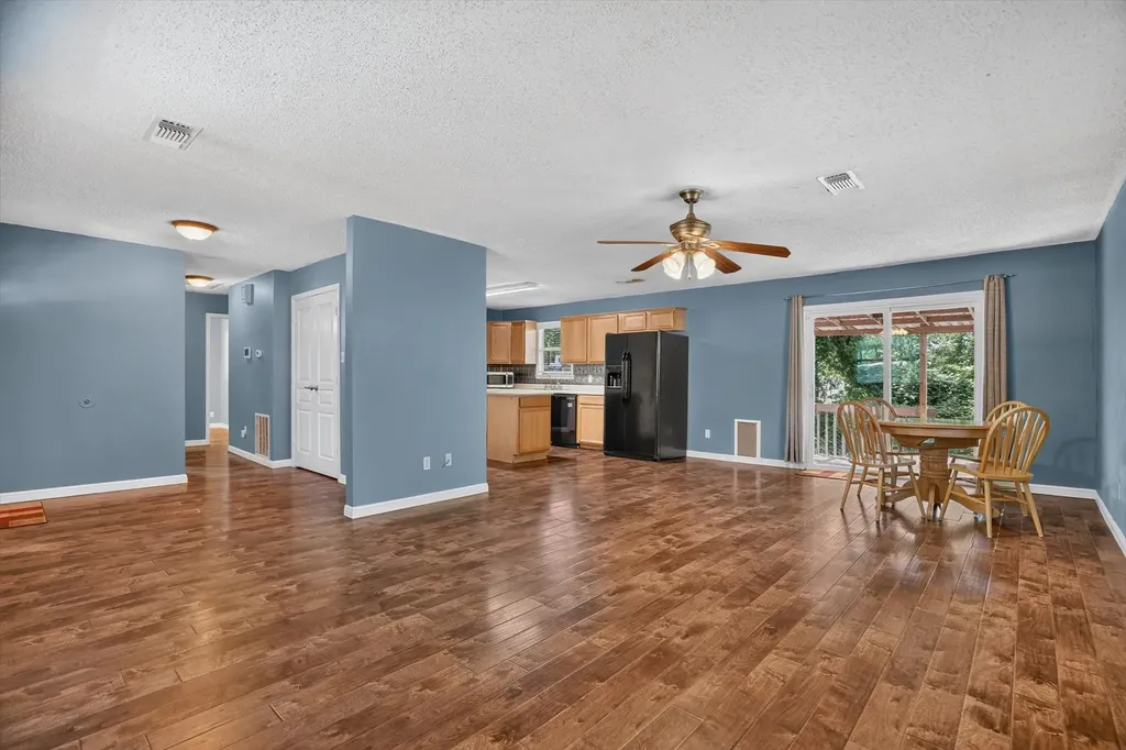 427 Whippoorwill Drive Granbury TX 76049