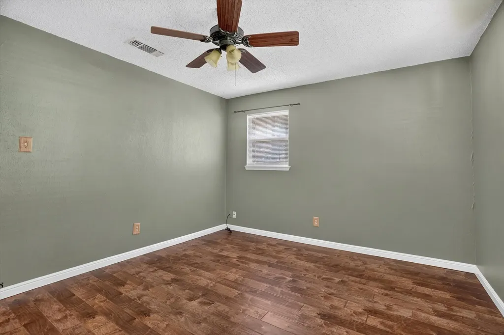 427 Whippoorwill Drive Granbury TX 76049