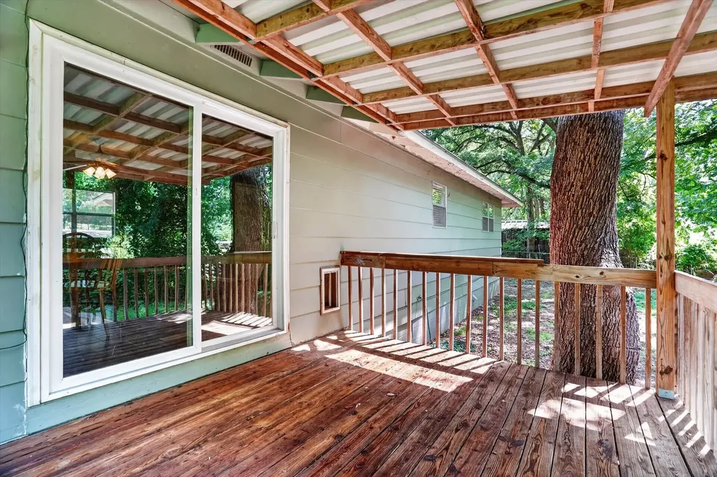 427 Whippoorwill Drive Granbury TX 76049