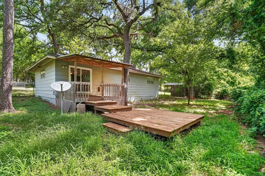 427 Whippoorwill Drive Granbury TX 76049