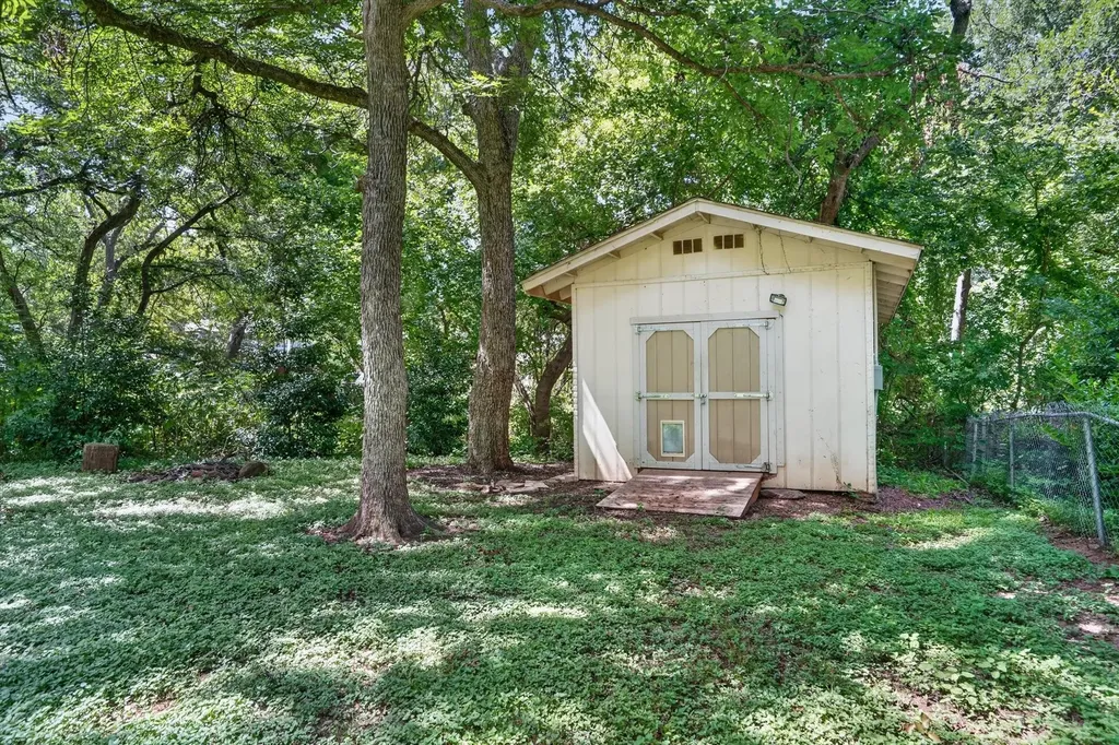 427 Whippoorwill Drive Granbury TX 76049
