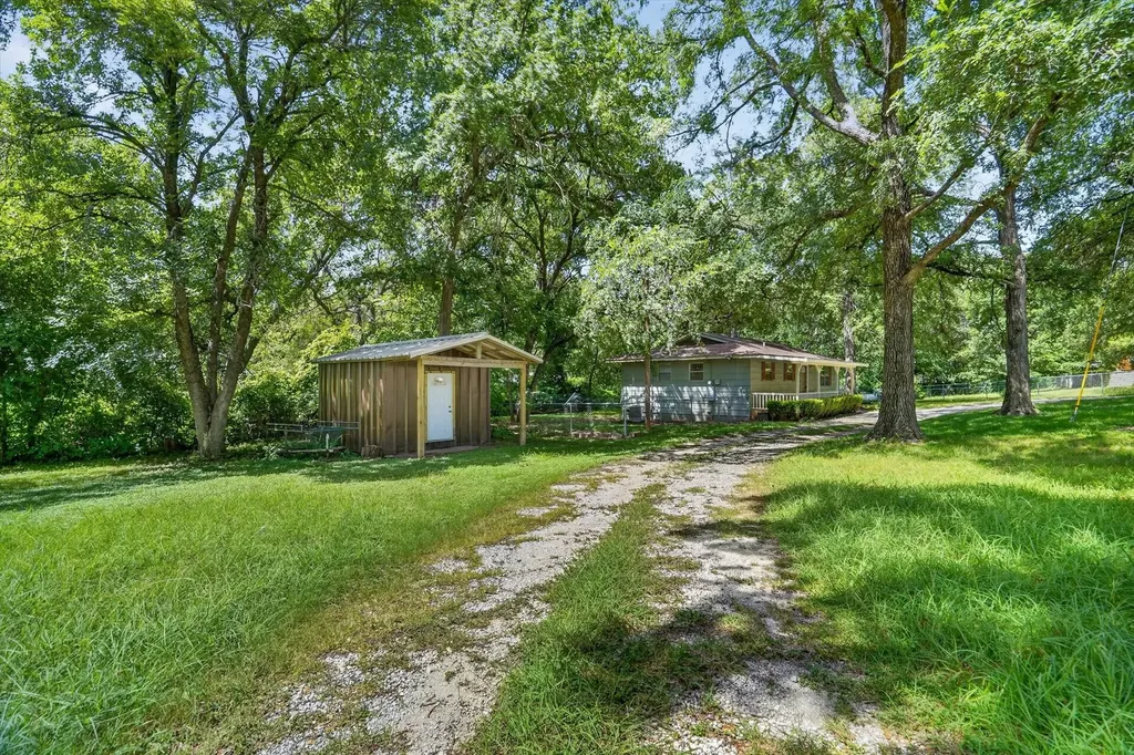 427 Whippoorwill Drive Granbury TX 76049