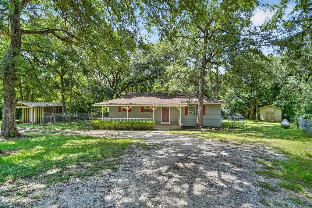 427 Whippoorwill Drive Granbury TX 76049