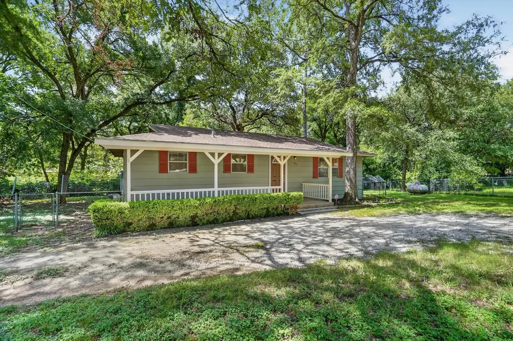 427 Whippoorwill Drive Granbury TX 76049