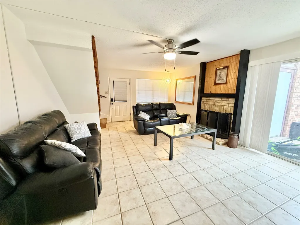 2010 Via Sonoma Carrollton TX 75006