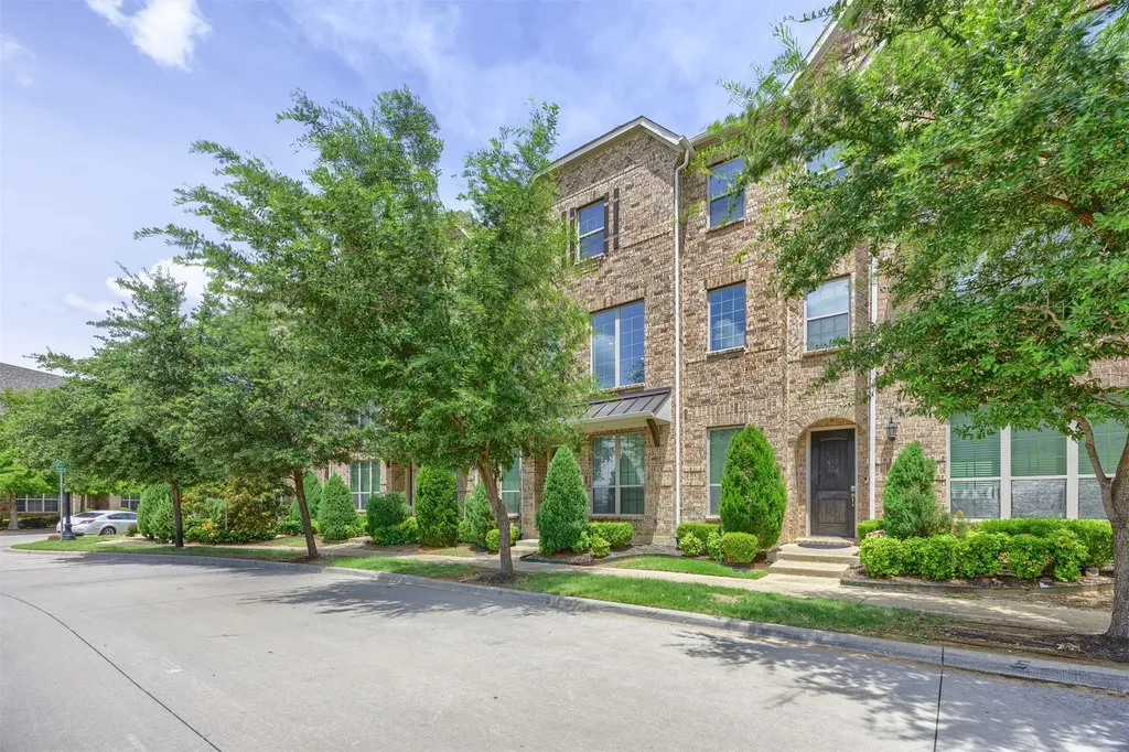 295 Scotia Street Lewisville TX 75056