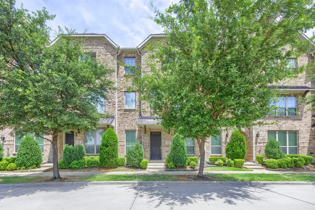 295 Scotia Street Lewisville TX 75056
