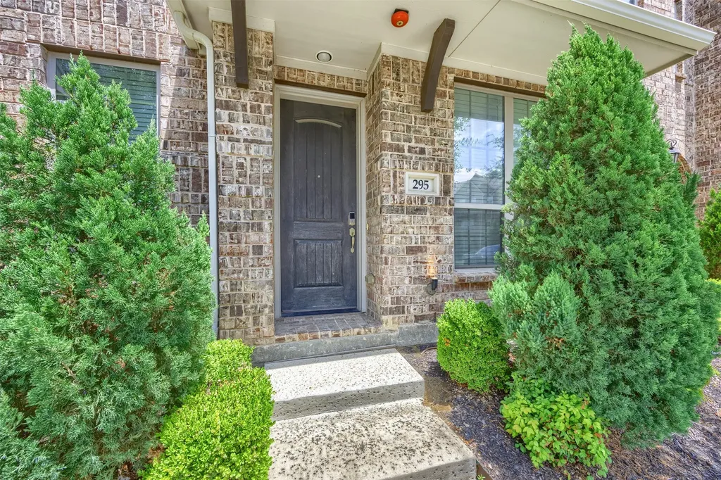 295 Scotia Street Lewisville TX 75056