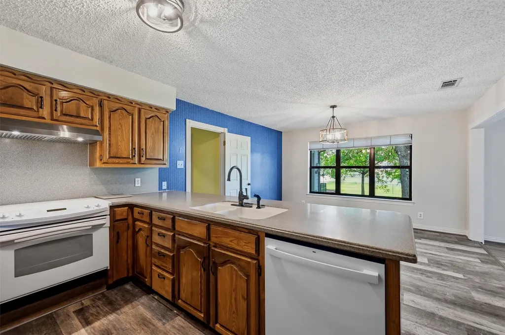 1344 Kiowa Drive E Lake Kiowa TX 76240