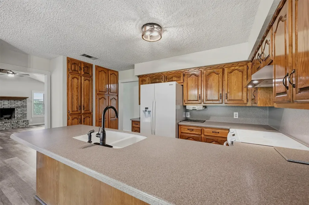 1344 Kiowa Drive E Lake Kiowa TX 76240