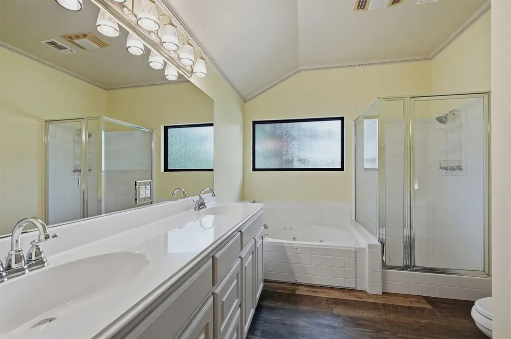 1344 Kiowa Drive E Lake Kiowa TX 76240
