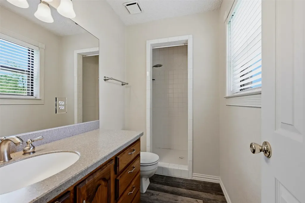 1344 Kiowa Drive E Lake Kiowa TX 76240