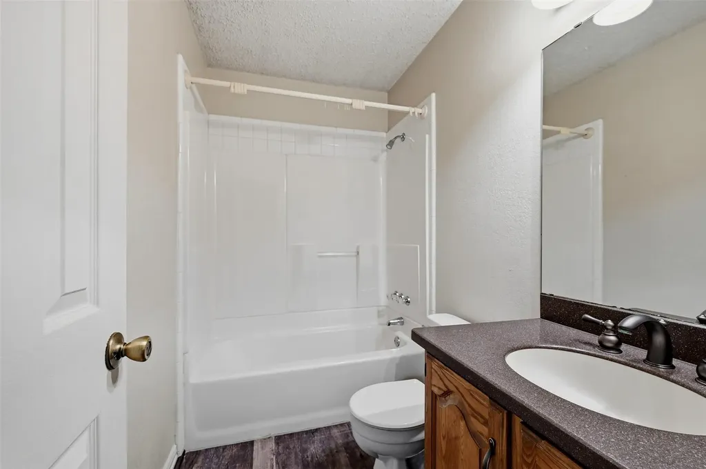 1344 Kiowa Drive E Lake Kiowa TX 76240