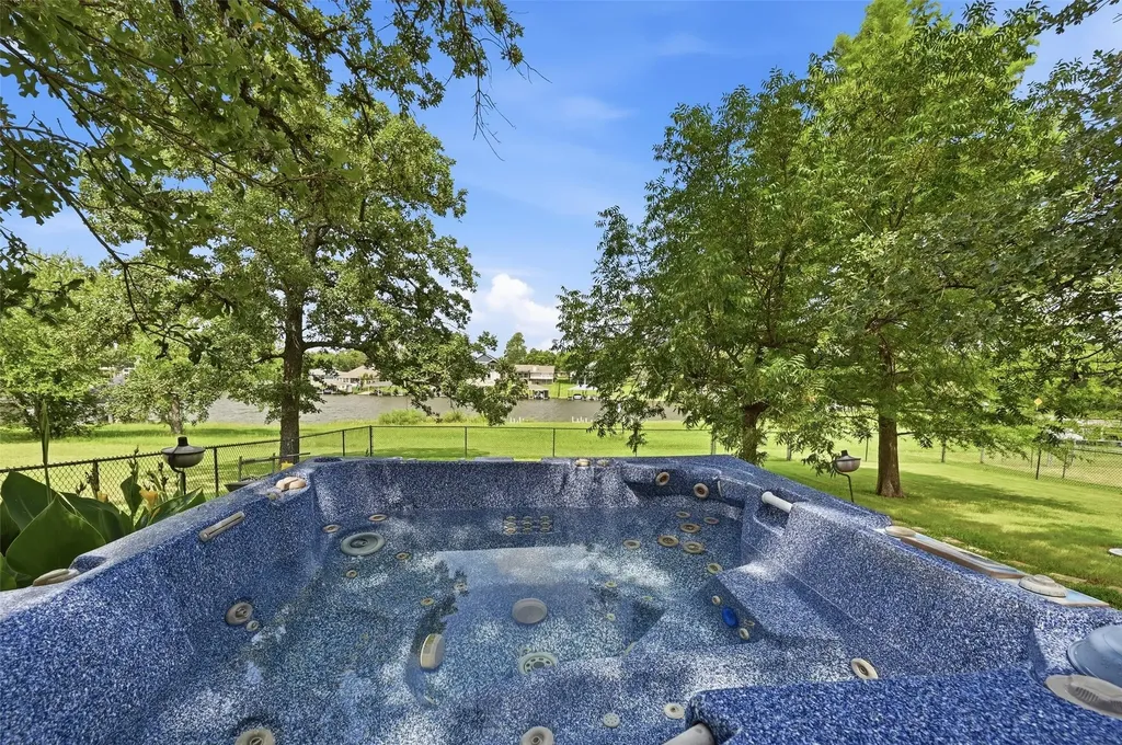 1344 Kiowa Drive E Lake Kiowa TX 76240