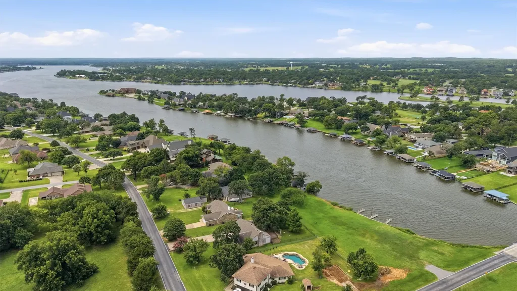1344 Kiowa Drive E Lake Kiowa TX 76240